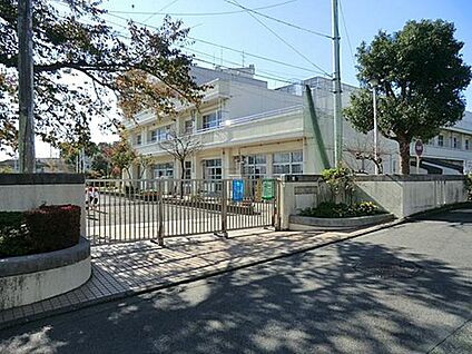 横浜市立恩田小学校 260m(徒歩4分)