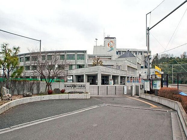 町田市立鶴川中学校(約802m)