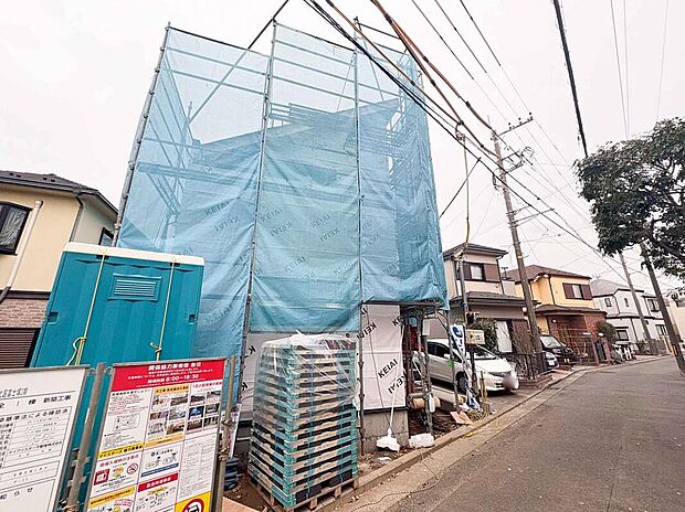 周辺に高い建物が少なく、外観からも開放感を感じられる住まいです。