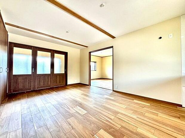 【◇洋室◇】窓からの光が柔らかく、日中も電気をつけずに過ごしやすい明るさがあります。