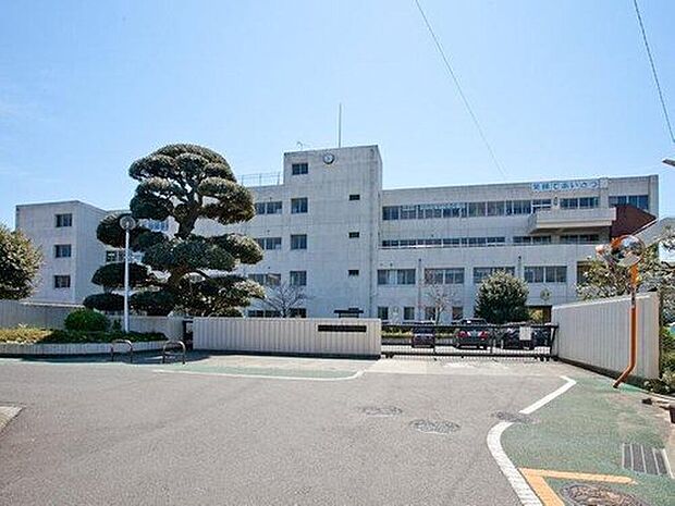 伊勢原市立伊勢原中学校(約1,600m)