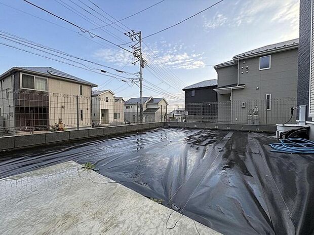【庭】家族で過ごす時間が広がる、ゆとりあるお庭スペース。お子様の遊び場や家庭菜園にも活用できます。