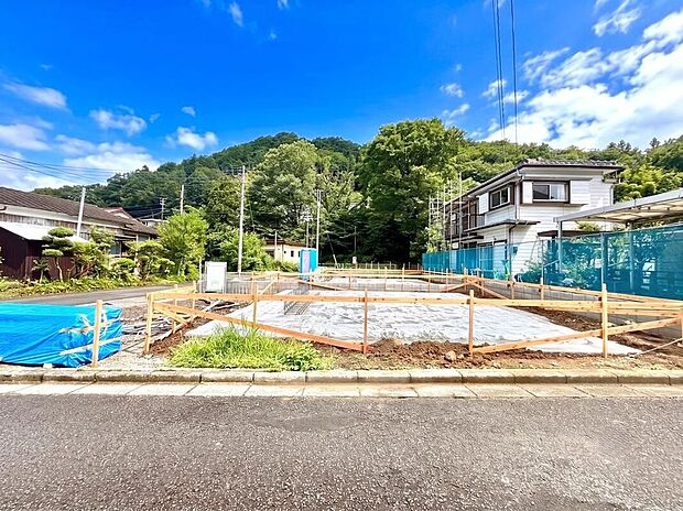 前面道路含む現地写真
☆角地×長期優良住宅×太陽光発電♪