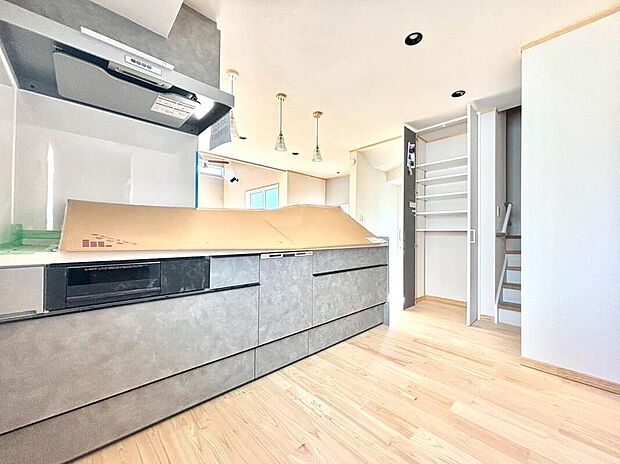 【キッチン】お手入れのしやすいシステムキッチンを採用しております