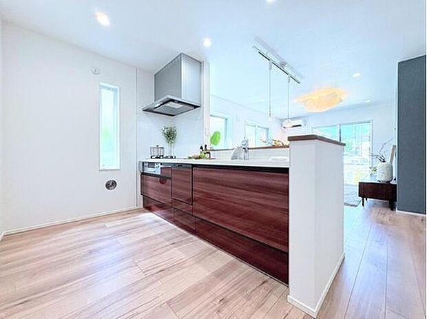 【キッチン】お手入れのしやすいシステムキッチンを採用しております