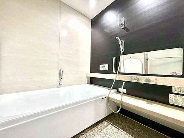 【浴室】一日の疲れを癒してくれる場所なので、快適に過ごして頂けるバスルームを用意しました。