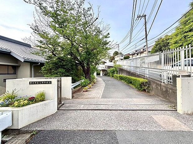 篠原中学校（約1,600m）