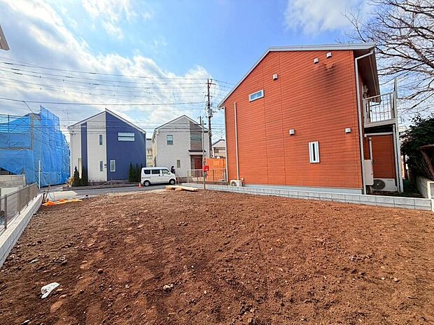 ◇◆外観◆◇
陽当たりの良い立地で、明るく心地よい毎日を過ごせます。周辺は落ち着いた雰囲気の閑静な住宅地となっており、ゆったりとした時間が流れる住みやすい住環境です。