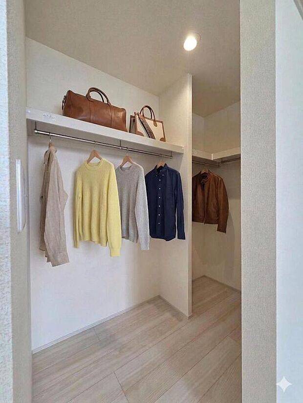 ◇◆ウォークインクローゼット◆◇
たっぷり収納できるウォークインクローゼット。※本画像はCGで作成しており、実際に現地に家具は置かれておりません。また、価格に家具は含まれておりません。