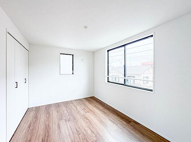 【寝室】充実した生活は伸びやかな居室空間から始まります。快適に・伸びやかに。心の潤いを求める方々へ。