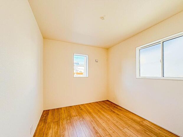 【【洋室5帖】】シンプルにデザインされた室内。家具やレイアウトでお好みの空間に。