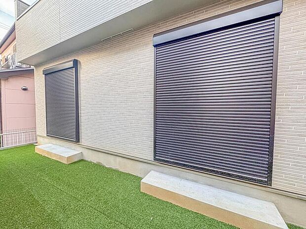 【【シャッター】】シャッター付なので長期外出も安心。