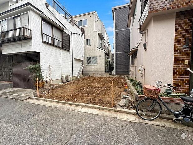 【現地外観写真】家の良し悪しだけでなく周辺環境も重要なポイント。＊CG加工により晴天にしています。