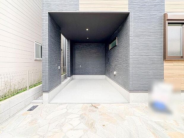 【【駐車場】】ビルトインガレージなら「野ざらし、雨ざらし、吹きさらし」になりません。汚れやいたみは減り、車の掃除もラクになります。