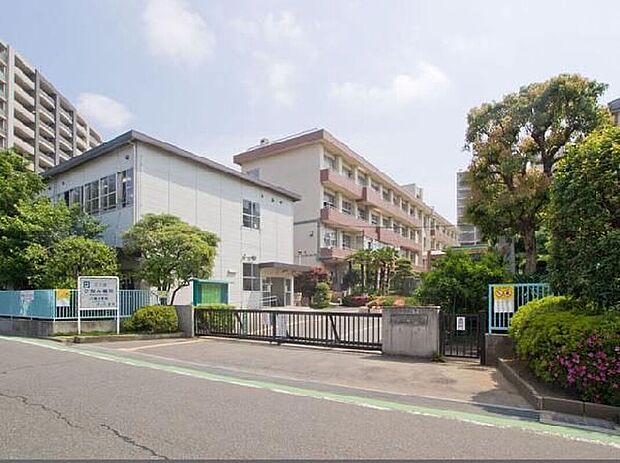さいたま市立与野八幡小学校(約300m)