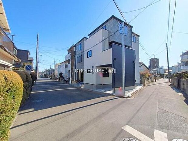 【前面道路-公道幅員約7.2m-】陽当りや通風性など各所に施された工夫で住みやすさを実現。部屋の大きさや周辺環境・街並など、資料には掲載していない情報が現地にはたくさんございます。是非ご確認下さい。