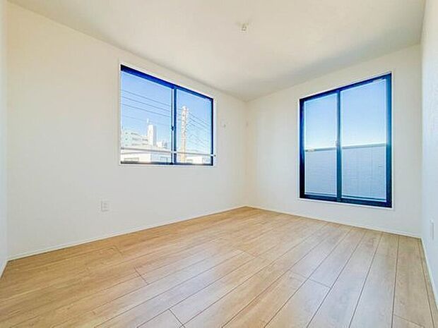 【寝室】シンプルな内装はおしゃれのポイントです。シンプルは華美より飽きがこないからです。色や模様でおしゃれ感をだす。それがシンプルイズビューティーです。