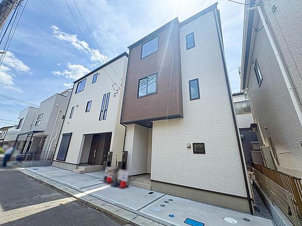 【前面道路】車の通行が少ないので、静かな住環境を維持することができます。