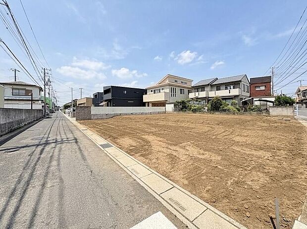 【現地写真】南4m公道(1号棟 東南角地)高台の平坦地に全3区画・徒歩10分圏内にスーパーやドラッグストア、コンビニのある生活環境