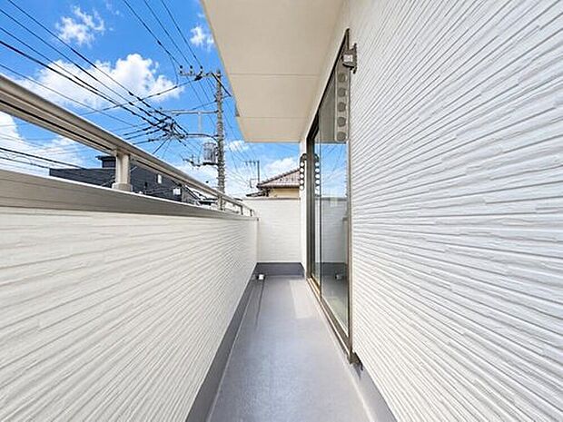 【バルコニー】バルコニーから差し込む陽光・通風は、住環境・快適性と共に有り続ける貴重な「財産」です。