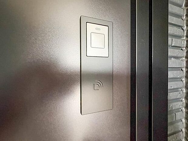 【【電子キー】】玄関ドアのカギの開け閉めも、これからは電子錠でスマートに。