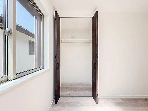 【【収納】】各部屋を最大限に広く使って頂ける様、全居住スペースに収納付。プライベートルームはゆったりと快適に。