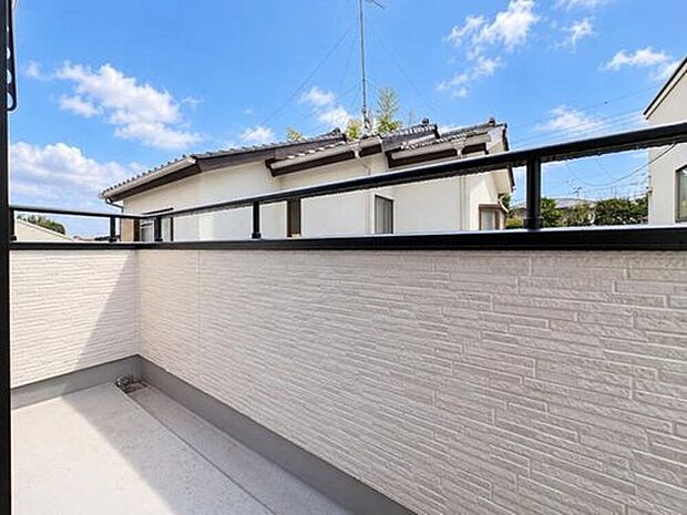 【【バルコニー】】バルコニーから差し込む陽光・通風は、住環境・快適性と共に有り続ける貴重な「財産」です。