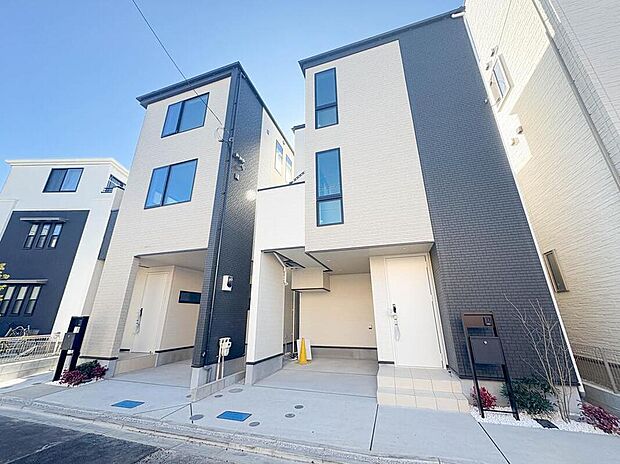 その邸が魅せる、気品・上質・重厚感・極細やかさ、そのすべては訪れた者に安らぎと品性を与える特別な空間です。ここに住むからこそ意味がある。すべての(始まり)をここから迎えます。