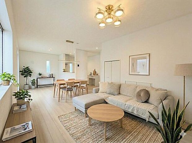 朝は爽やかな日差しを浴びながら、家族みんなでおいしい朝食。昼下がりには読書やお昼寝でもしながらのんびりと過ごすひと時…。家族が集まる空間を、一番明るい空間に。※家具はCGです。

