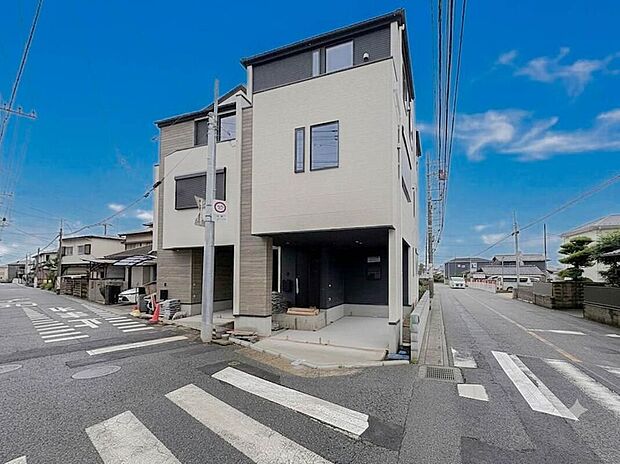 忙しく過ぎゆく日常を置き去るほど、ゆったりした時間が流れる住環境です。『快適』は「家」と「街」と「環境」が調和した時に訪れるのだと改めて感じさせてくれます。