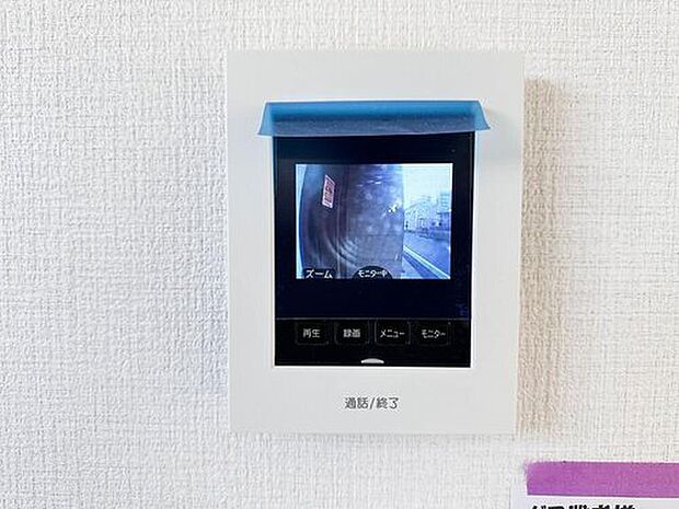 【モニター付きインターホン】「見える安心」をカタチにしました。誰が来てもわかる様にモニター付きインターホンを設置。家事導線を考慮した個所に設置し、防犯性と利便性に優れ快適と安らぎを合わせた優しい設計。