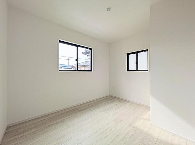 【リビング以外の居室】~周辺の物件もご紹介♪~
どの地域の物件もご紹介しております!こちらの物件も含めて資料をお作りいたしますので、ご希望条件を頂けましたら、お好みに合ったお家をご提案させていただきます♪