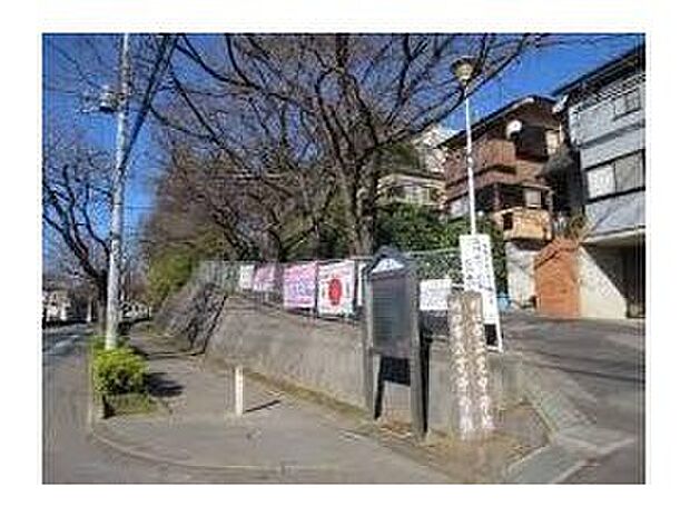 川口市立芝中学校(約2,600m)