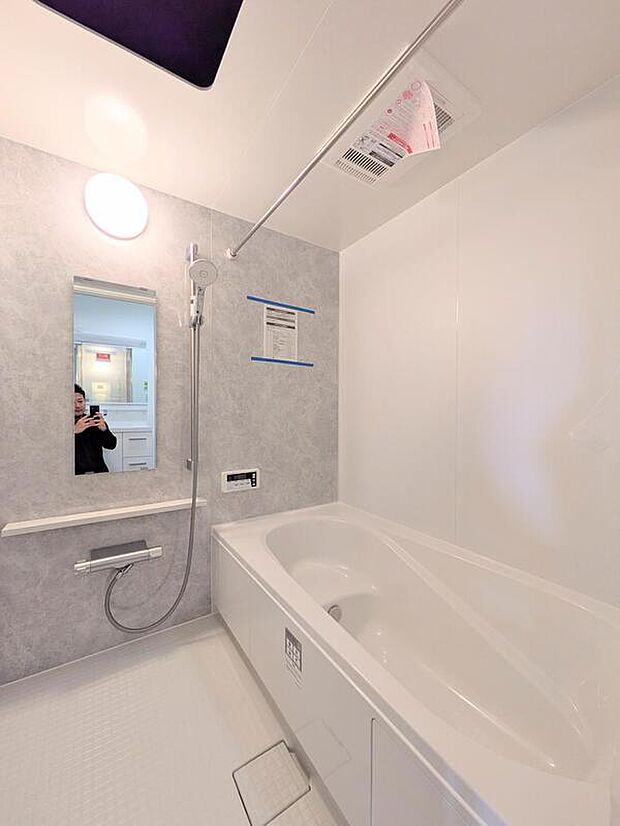 【浴室】1号棟
掃除のしやすさ・収納の便利さなど、お風呂を使う人、お手入れする人、みんなにとっての「しあわせ性能」を追求したバスルームを採用いたしました。