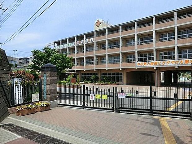 さいたま市立大谷場中学校(約640m)