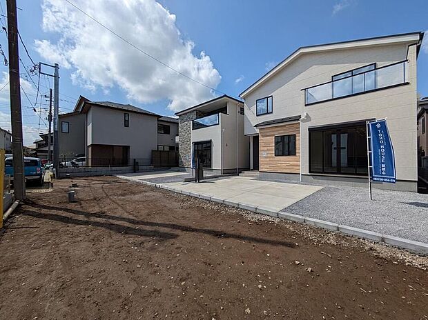 【【協定道路】】【協定道路】暮らしのステージを彩り、心のやすらぎと満足感を与えてくれます。通風と採光を考慮した設計は地域の鼓動を感じ、お寛ぎ頂くことが可能。採光や夜空の輝きが癒しの時間を演出。