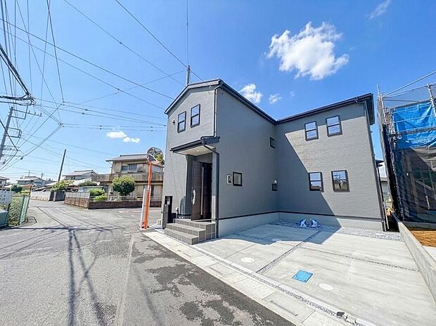 【現地外観写真】【快適さを追求した新築戸建】太陽に愛された邸は、陽当り・通風に優れた魅力的で快適さを追求した新築戸建です。ここに住むからこそ意味がある。そんな特別感に浸りながら、毎日をお過ごしして欲しいです。