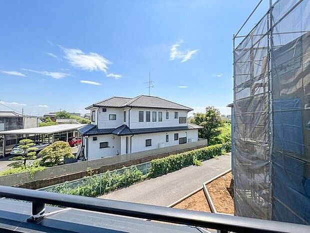 【住戸からの眺望写真】【ぜひ現地をご確認下さい】
陽当りや通風性など各所に施された工夫で住みやすさを実現。部屋の大きさや周辺環境・街並など、資料には掲載していない情報が現地にはたくさんございます。是非ご確認下さい。