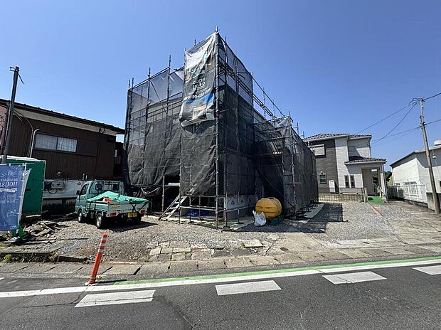 暮らしのステージを彩り、心のやすらぎと満足感を与えてくれます。通風と採光を考慮した設計は地域の鼓動を感じ、お寛ぎ頂くことが可能。採光や夜空の輝きが癒しの時間を演出。