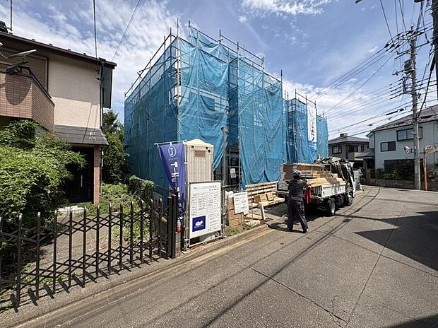 【前面道路含む現地写真】街に映える、家族の未来を見据えた全2邸。現地(2026年7月30日)撮影