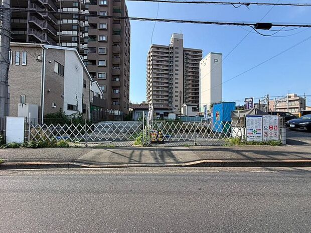 四季折々の自然を満喫できる寛ぎの時・・・。街並み全体のデザインへの拘りと充実した設備はきっとご満足いただける筈。呼吸をする建物は室内の空気まで演出します。
