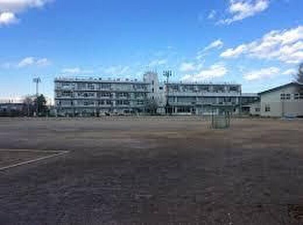 新座市立第三中学校(約850m)