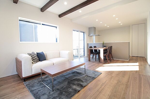 リビング　同一仕様
■ガス温水式床暖房がリビングをムラなくあたたかく
