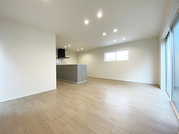 リビング　同仕様
■南向きのリビングには心地いい日差しが差し込みます
