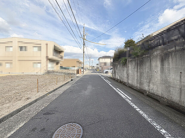 南東側前面道路