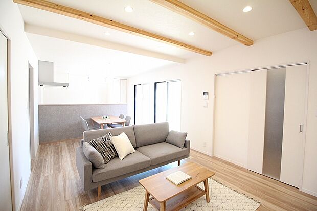 リビング　同一仕様
■ガス温水式床暖房がリビングをムラなくあたたかく