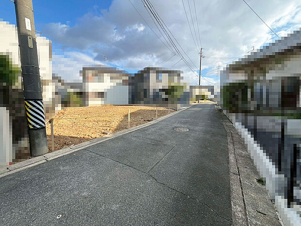 南西側前面道路
2025年11月撮影