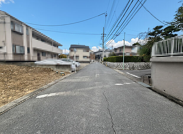 北東側前面道路