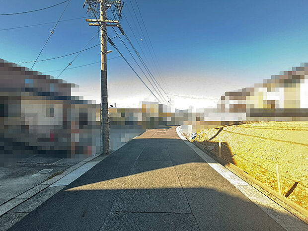 南側前面道路
2025年12月撮影