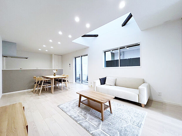 リビング
■吹抜がリビングをより明るく開放的な空間に